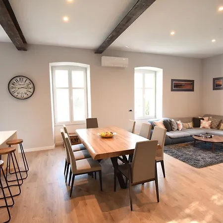 Lux No.6 شقة زادار